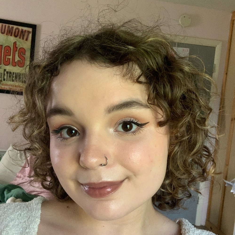 Meet your Posher, Raegan